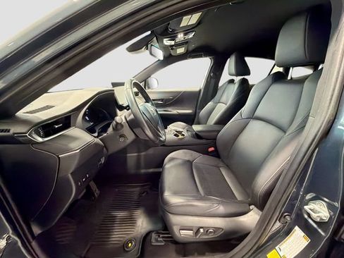 Certified 2024 Toyota Venza XLE AWD/4WD image 17