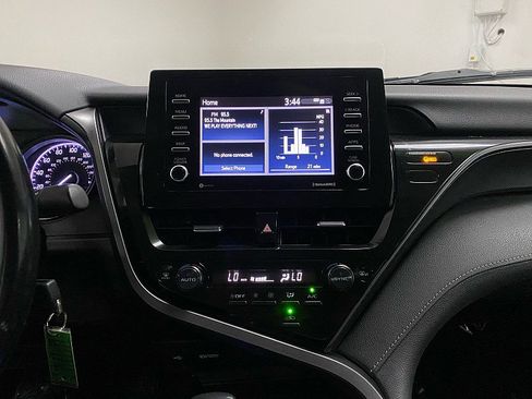 Used 2022 Toyota Camry SE image 19