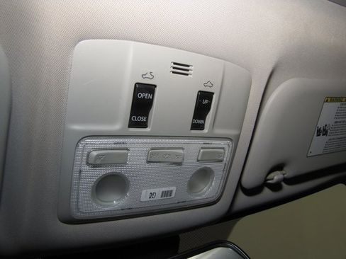 Used 2017 Toyota Corolla XSE image 8