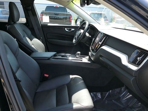 Used 2025 Volvo XC60 B5 Plus AWD/4WD image 24