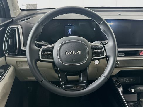 Used 2024 Kia Sorento S FWD image 18