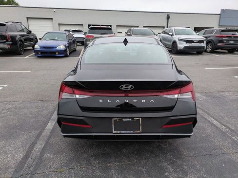 New 2026 Hyundai Elantra SE FWD image 6