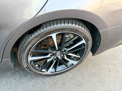 Used 2018 Toyota Camry XSE FWD image 13