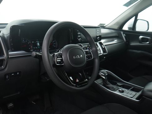 Used 2023 Kia Sorento LX image 18