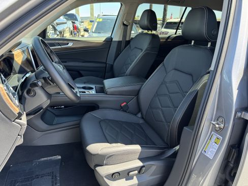 Used 2026 Volkswagen Atlas SE FWD image 15