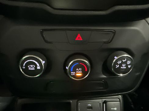 Used 2020 Jeep Renegade Sport w/ UConnect 7.0 Group FWD image 13