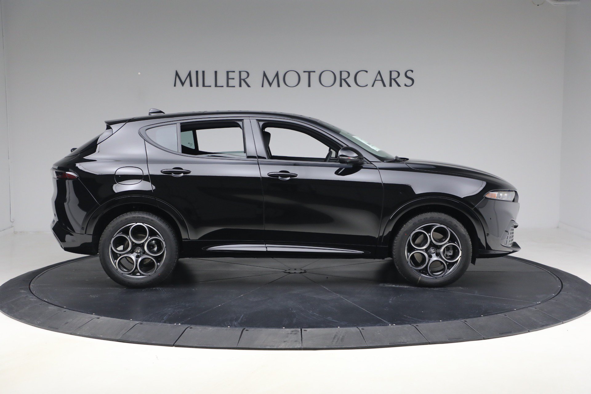 New 2026 Alfa Romeo Tonale w/ Active Assist Package AWD/4WD image 9