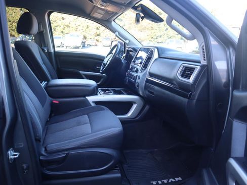 Used 2021 Nissan Titan SV w/ SV Convenience Package image 45