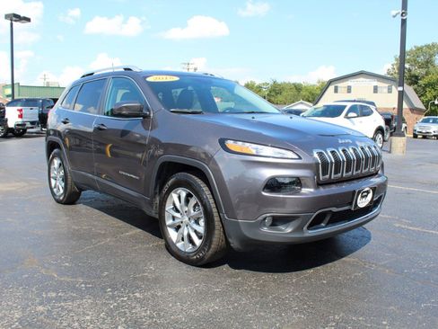 Used 2018 Jeep Cherokee Limited AWD/4WD image 3