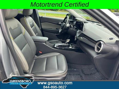 Used 2024 Chevrolet Trax ACTIV w/ Sunroof Package FWD image 17