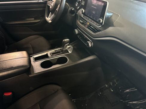 Used 2022 Nissan Altima 2.5 SV FWD image 16