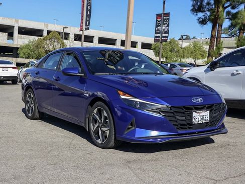 Used 2023 Hyundai Elantra SEL w/ Convenience Package image 2