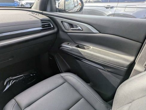 Used 2024 Chevrolet Traverse LT w/ Enhanced Driving Package FWD image 19