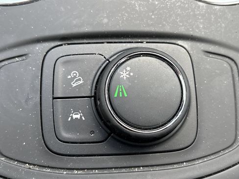 Used 2024 GMC Terrain SLE FWD image 10