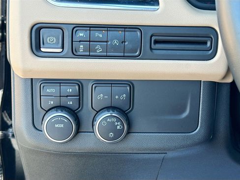 Used 2023 Chevrolet Suburban Premier AWD/4WD image 13