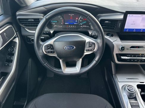 Used 2023 Ford Explorer XLT image 15