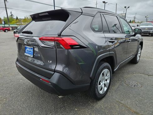Used 2019 Toyota RAV4 LE FWD image 5