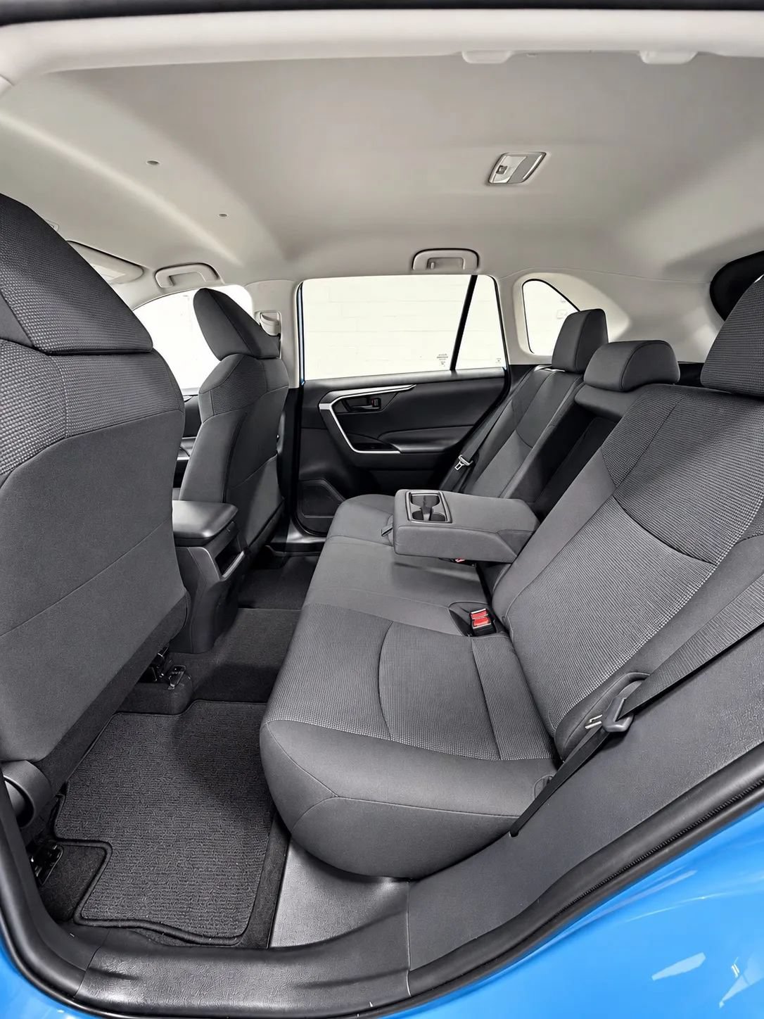 Used 2021 Toyota RAV4 LE w/ Carpet Mat Package (TMS) AWD/4WD image 27