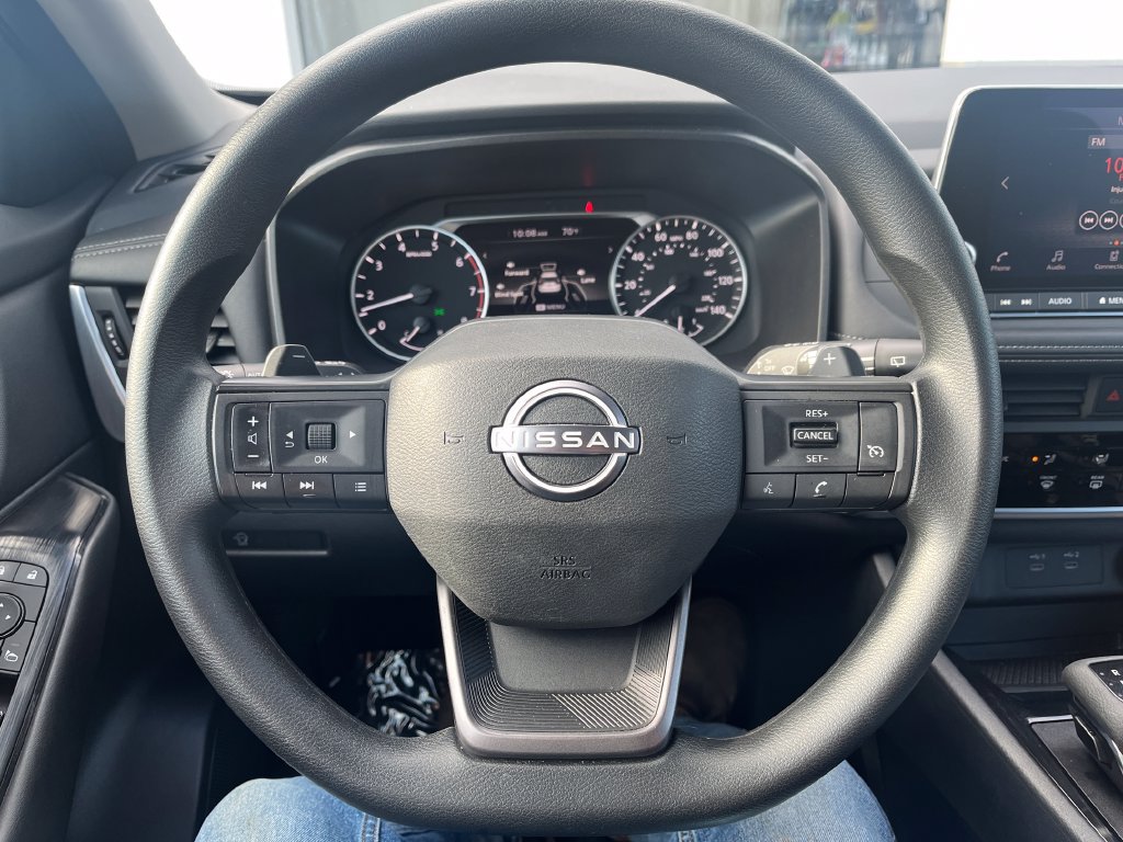 Used 2025 Nissan Rogue S AWD/4WD image 15
