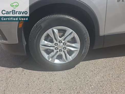 Used 2021 Chevrolet Blazer LT FWD image 2