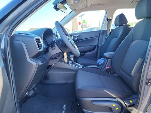 New 2026 Hyundai Venue SE image 5