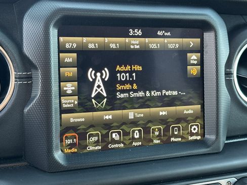 Used 2022 Jeep Wrangler Unlimited Sahara w/ Safety Group image 18