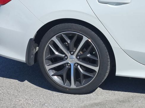 Used 2024 Honda Civic Touring image 9