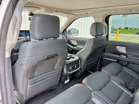 Certified 2025 Ford Expedition Active AWD/4WD image 14