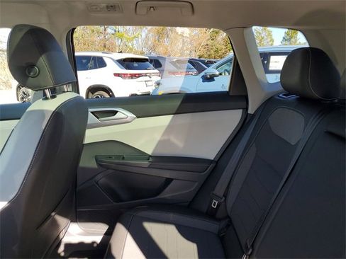 New 2026 Volkswagen Taos SE image 10