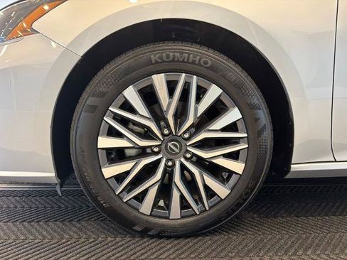 Certified 2025 Nissan Altima 2.5 SV FWD image 12