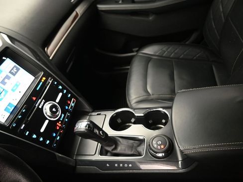 Used 2017 Ford Explorer Platinum image 20