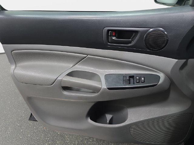 Used 2014 Toyota Tacoma 4x4 Access Cab w/ Convenience Package image 24