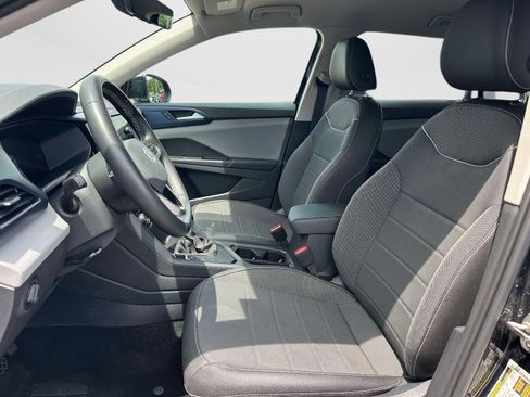 Certified 2023 Volkswagen Taos SE FWD image 15