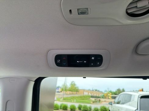 Used 2023 Chrysler Pacifica Touring-L FWD image 26
