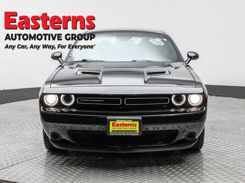 Used 2023 Dodge Challenger SXT image 2