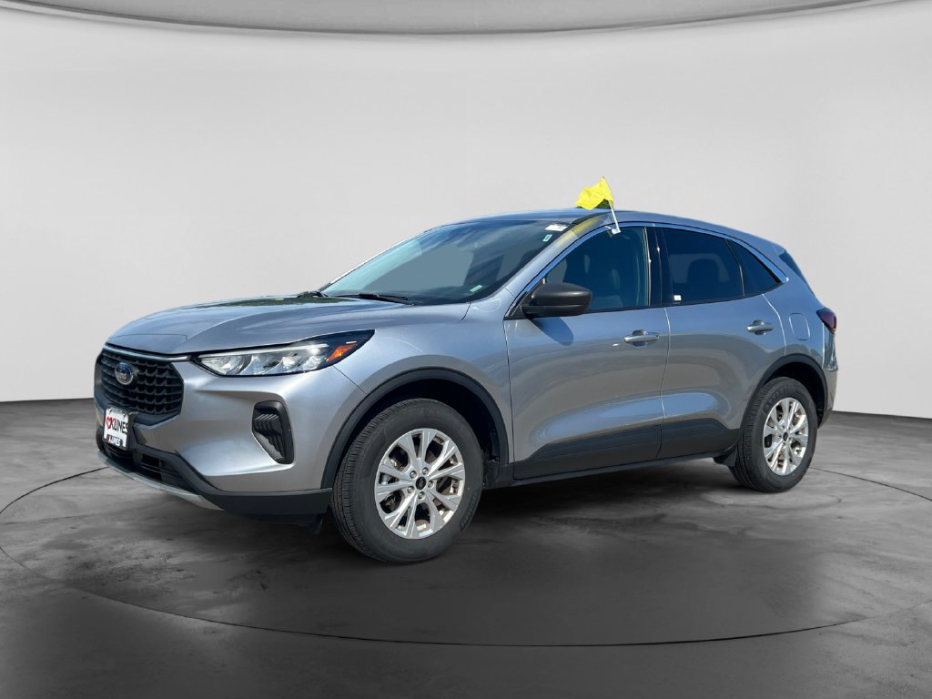Used 2024 Ford Escape Active AWD/4WD image 3