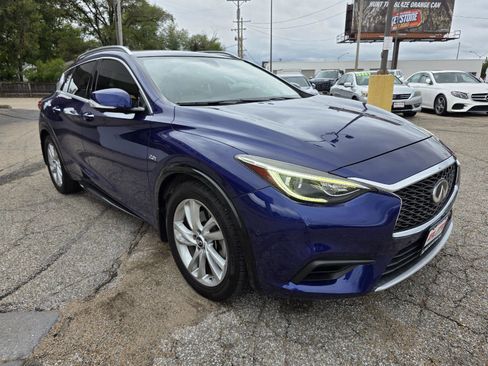 Used 2019 INFINITI QX30 w/ Navigation Package image 3