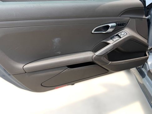Used 2018 Porsche 718 Cayman RWD image 12