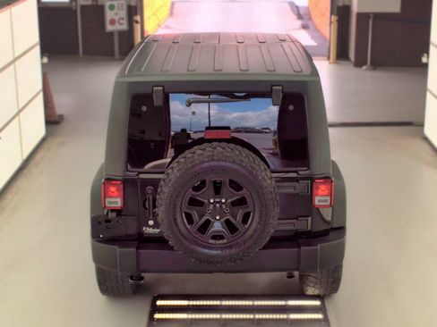 Used 2018 Jeep Wrangler Unlimited Sport w/ Connectivity Group AWD/4WD image 7