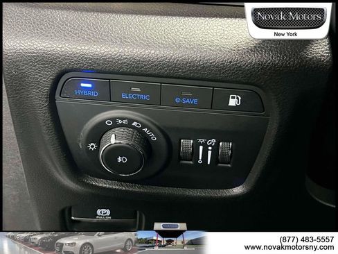 Used 2023 Jeep Grand Cherokee 4WD 4xe w/ Luxury Tech Group II image 23