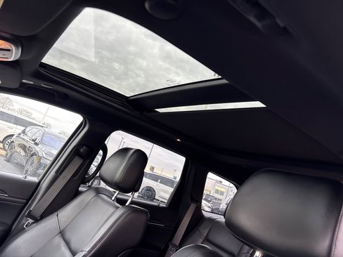 Used 2019 Jeep Grand Cherokee Limited w/ Luxury Group II image 24