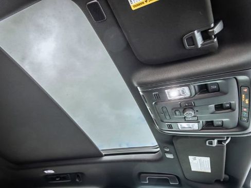 Used 2021 GMC Yukon Denali w/ Denali Premium Package image 35