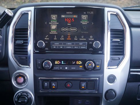 Used 2020 Nissan Titan SV w/ SV Convenience Package image 25