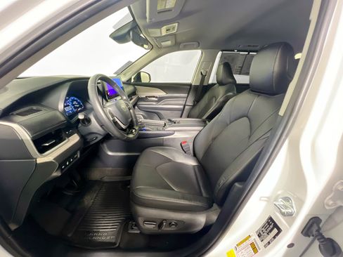 Used 2024 Toyota Grand Highlander Limited image 14
