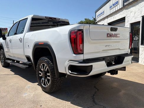 Used 2020 GMC Sierra 2500 AT4 w/ Technology Package AWD/4WD image 2