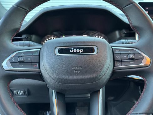 Used 2025 Jeep Compass Trailhawk AWD/4WD image 27