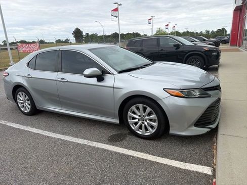 Used 2020 Toyota Camry LE FWD image 3