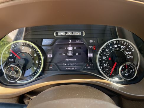 Used 2020 RAM 1500 Laramie AWD/4WD image 20