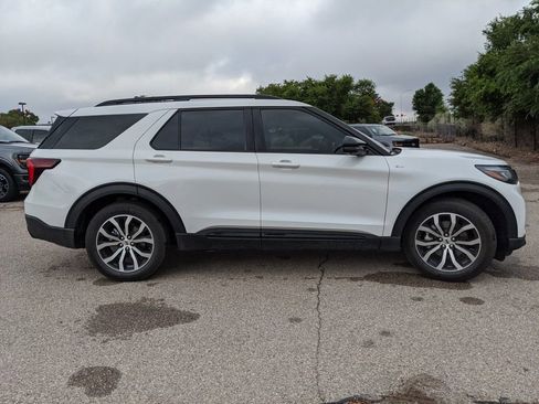 New 2025 Ford Explorer ST-Line image 2