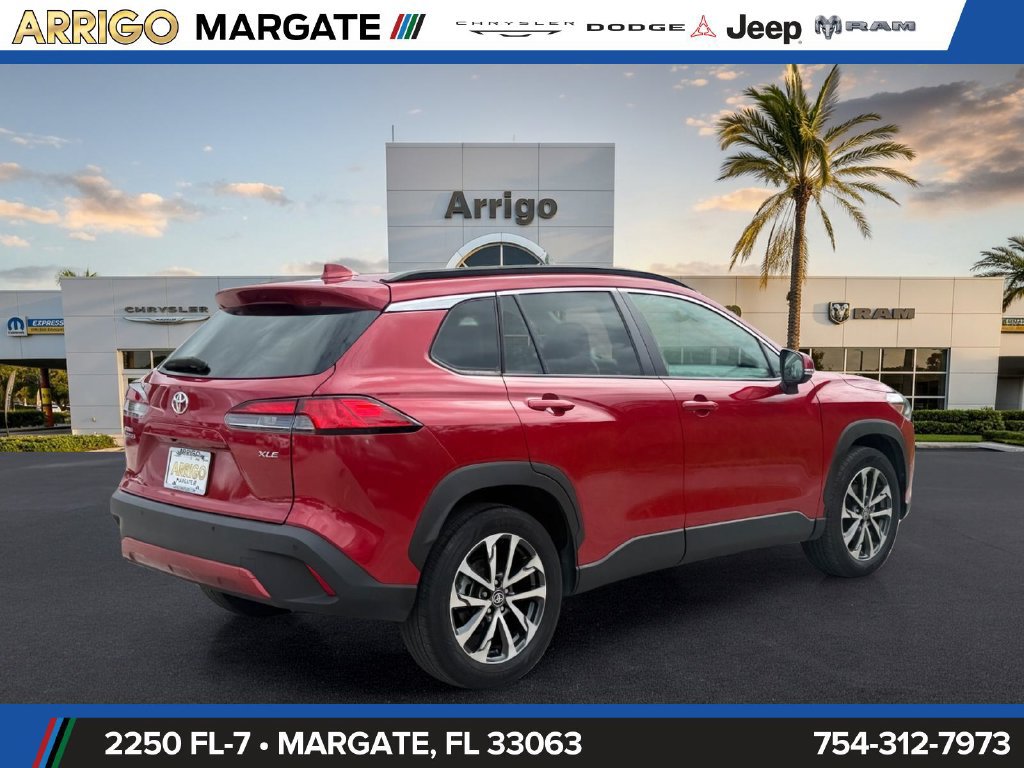 Used 2023 Toyota Corolla Cross XLE w/ Convenience Package FWD image 7